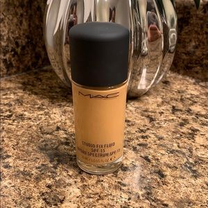 Mac stufio fix fluid spf 15 NC44